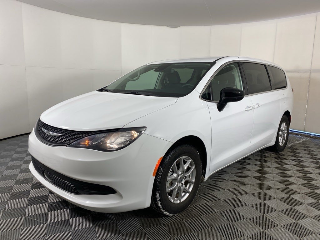 2024 Chrysler Voyager LX