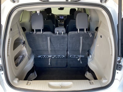 2024 Chrysler Voyager LX