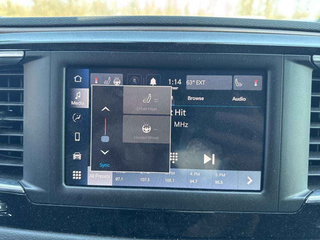 2023 Chrysler Voyager LX