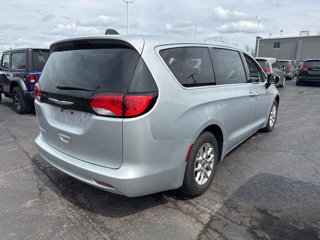 2023 Chrysler Voyager LX