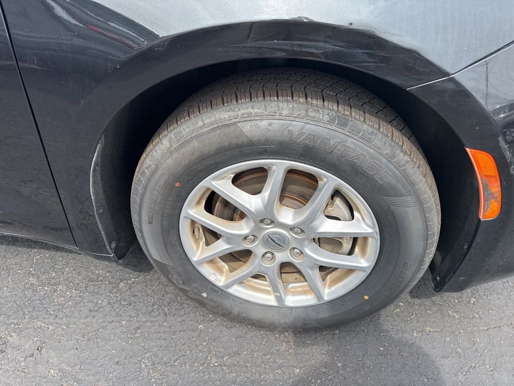 2023 Chrysler Voyager LX