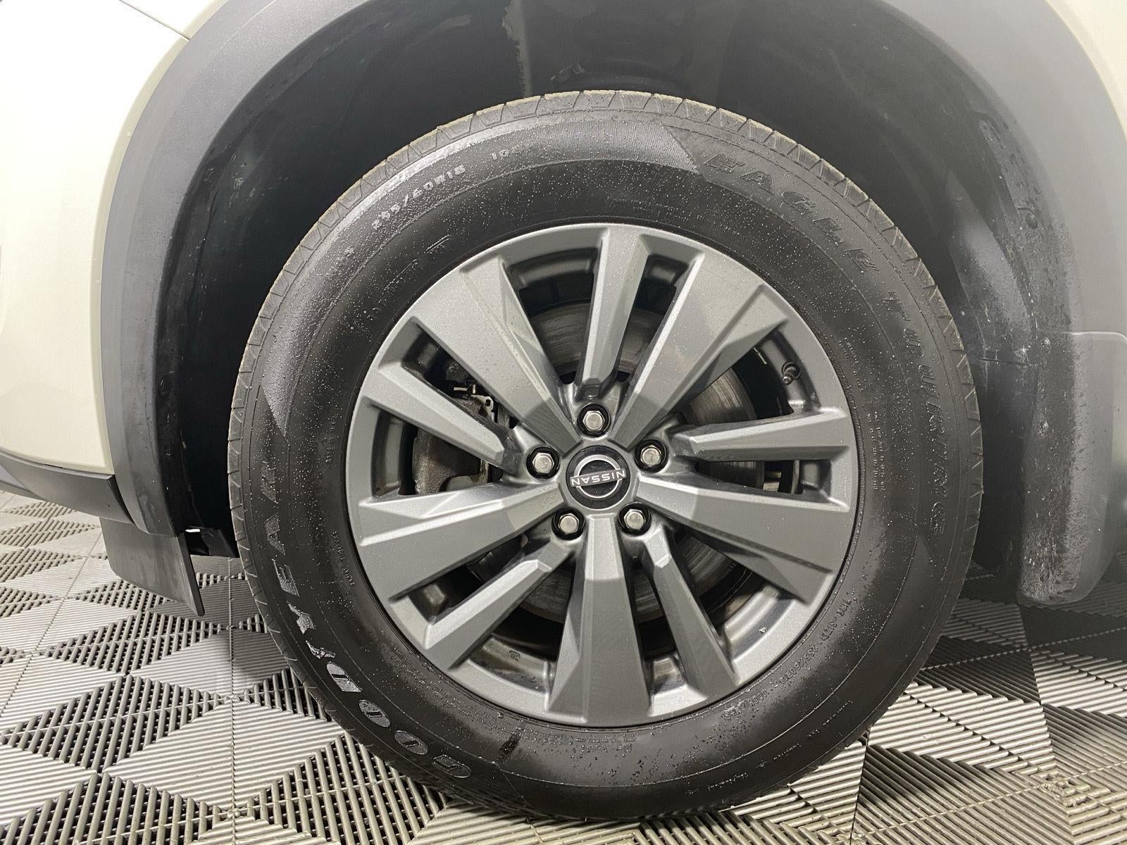 2023 Nissan Pathfinder SV