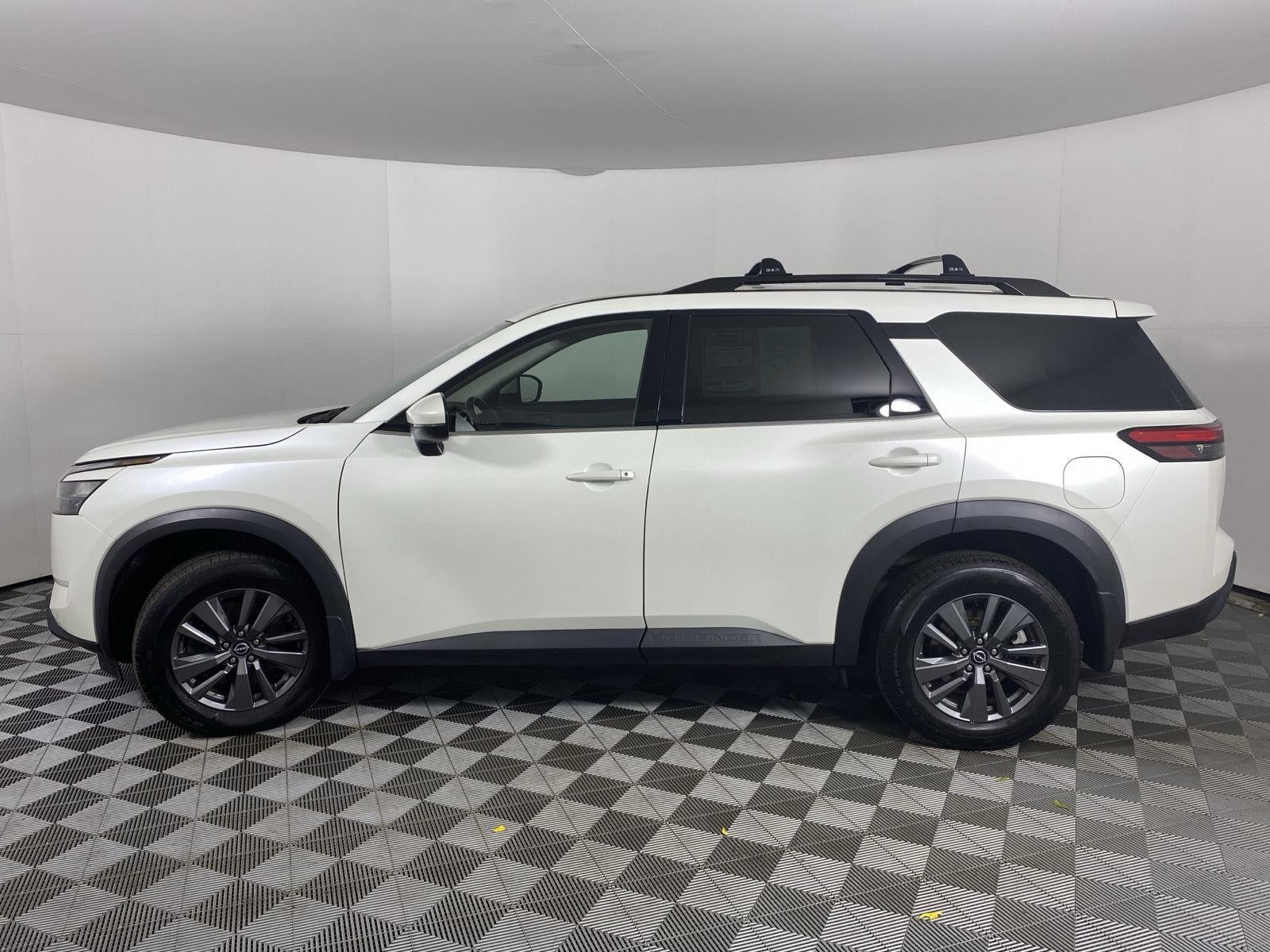 2023 Nissan Pathfinder SV