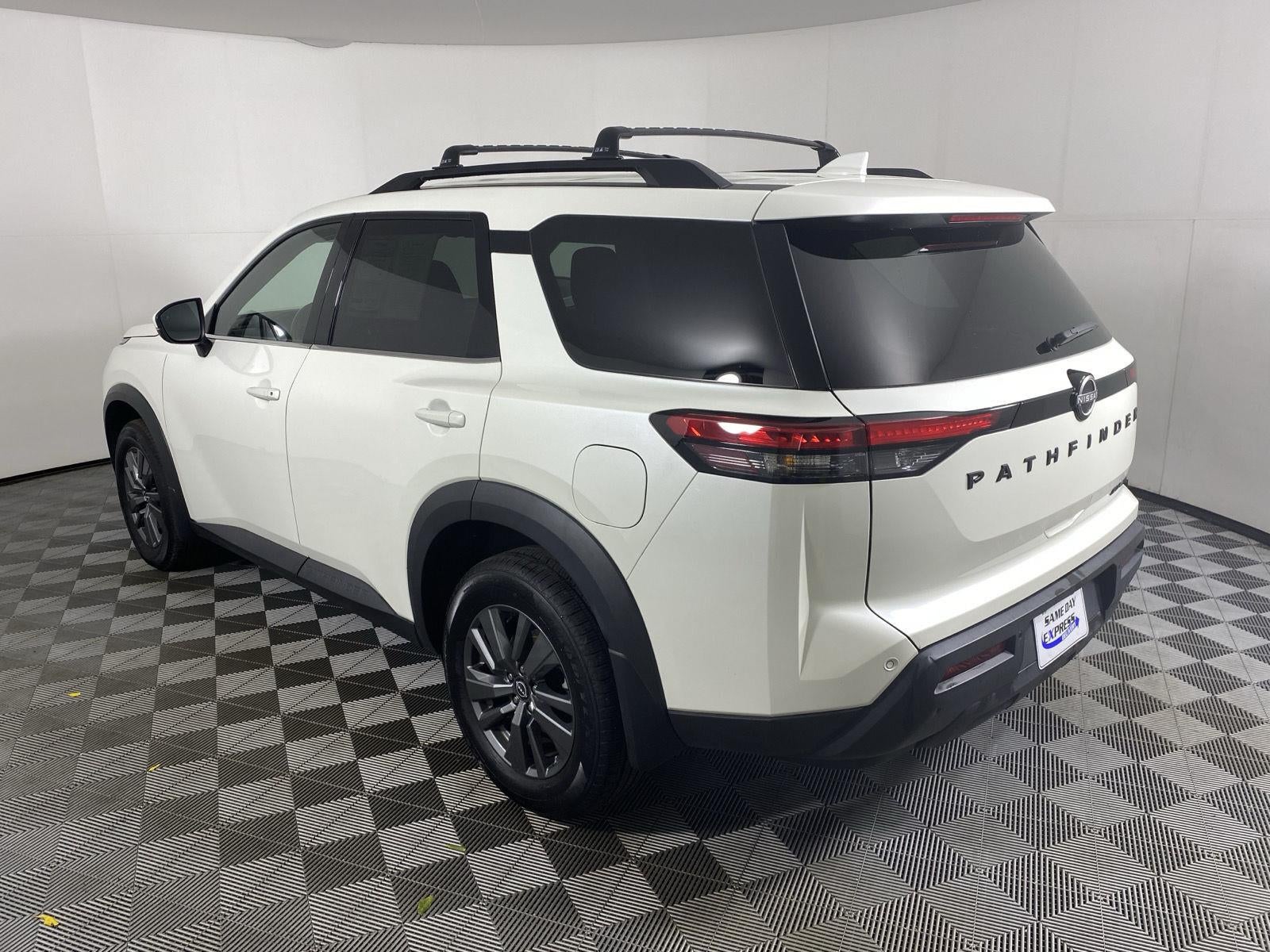 2023 Nissan Pathfinder SV