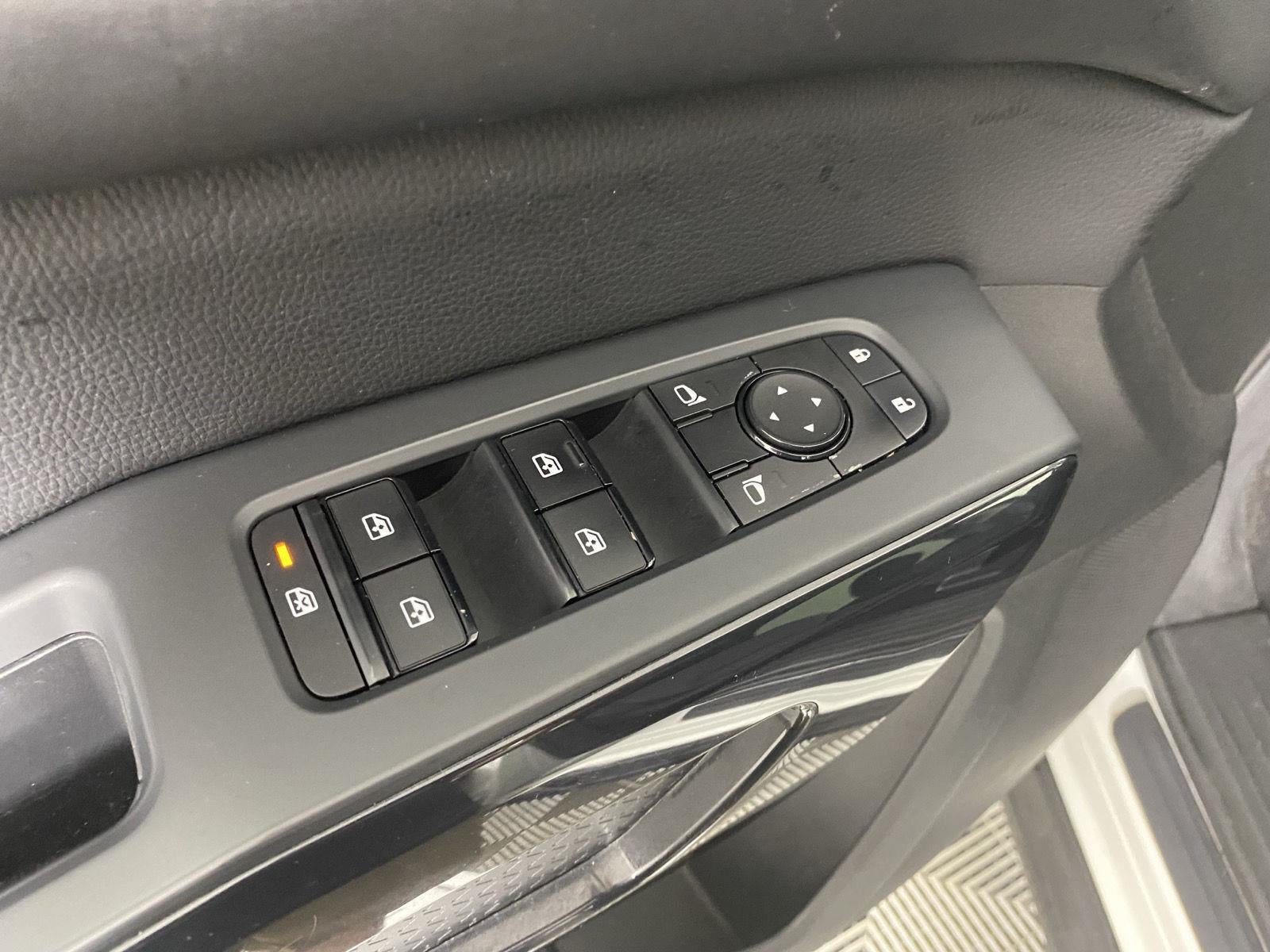 2023 Nissan Pathfinder SV