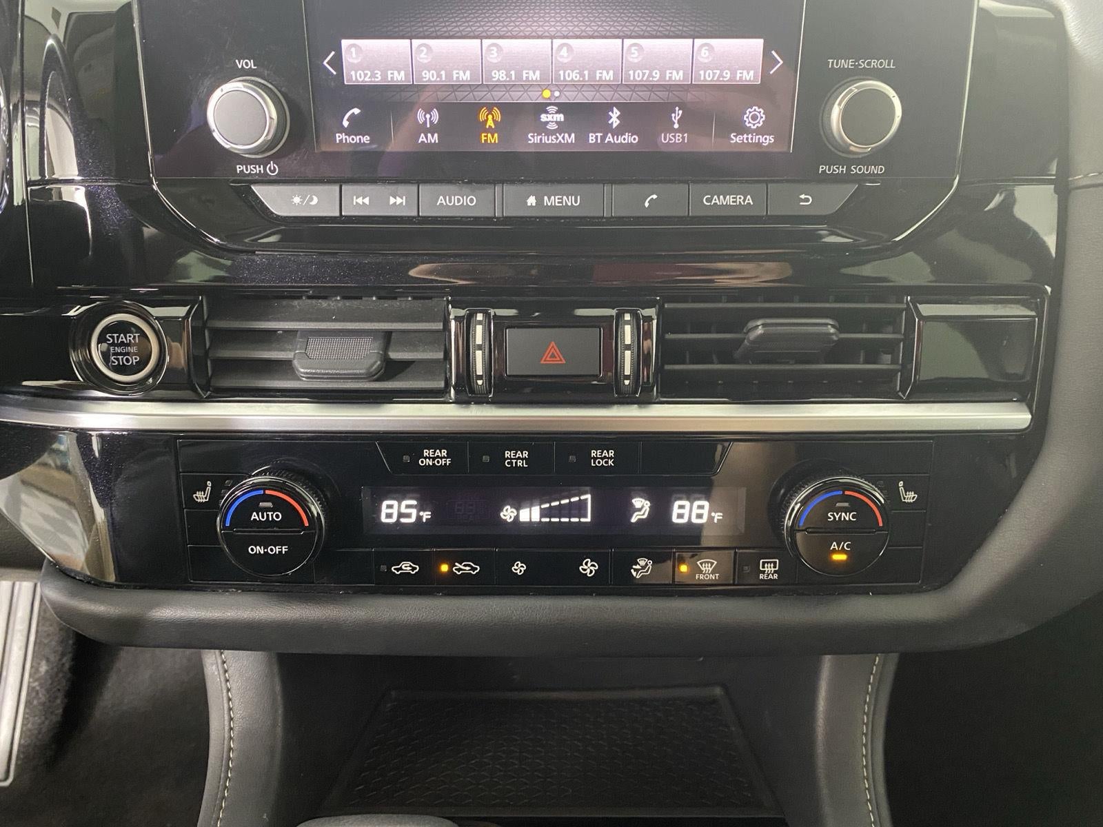 2023 Nissan Pathfinder SV