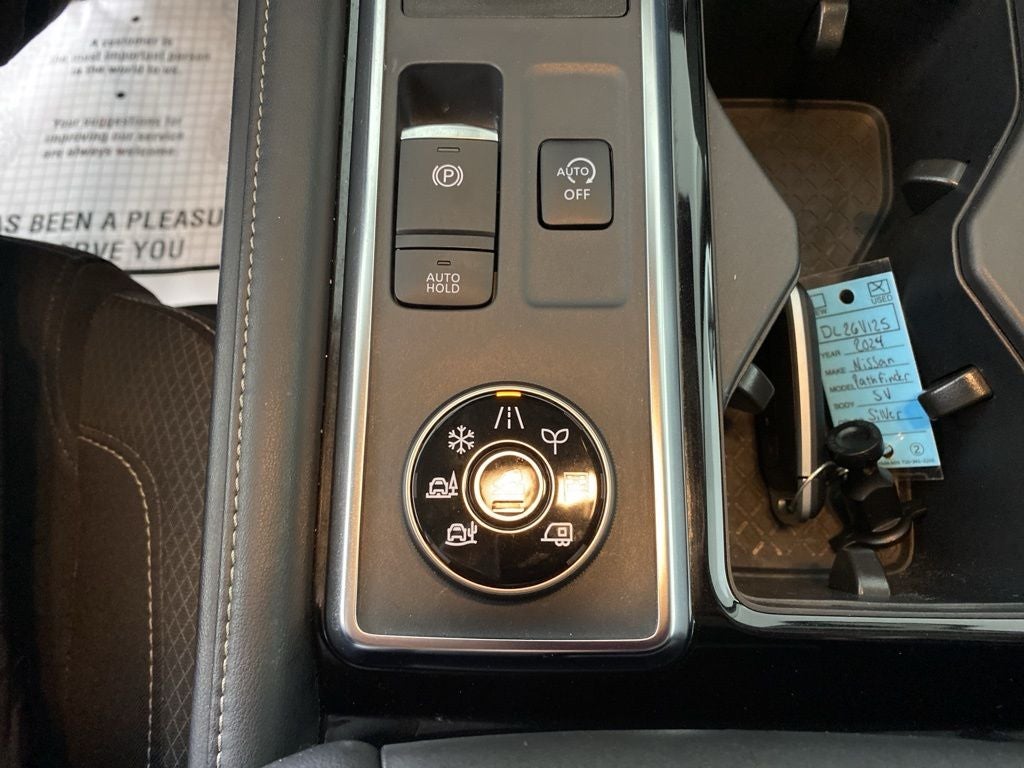 2024 Nissan Pathfinder SV