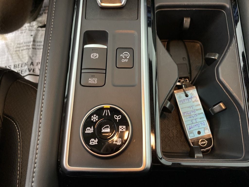 2025 Nissan Pathfinder SL