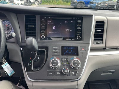 2018 Toyota Sienna LE