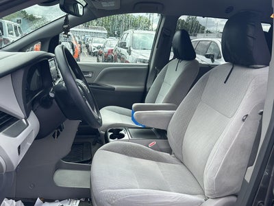 2018 Toyota Sienna LE