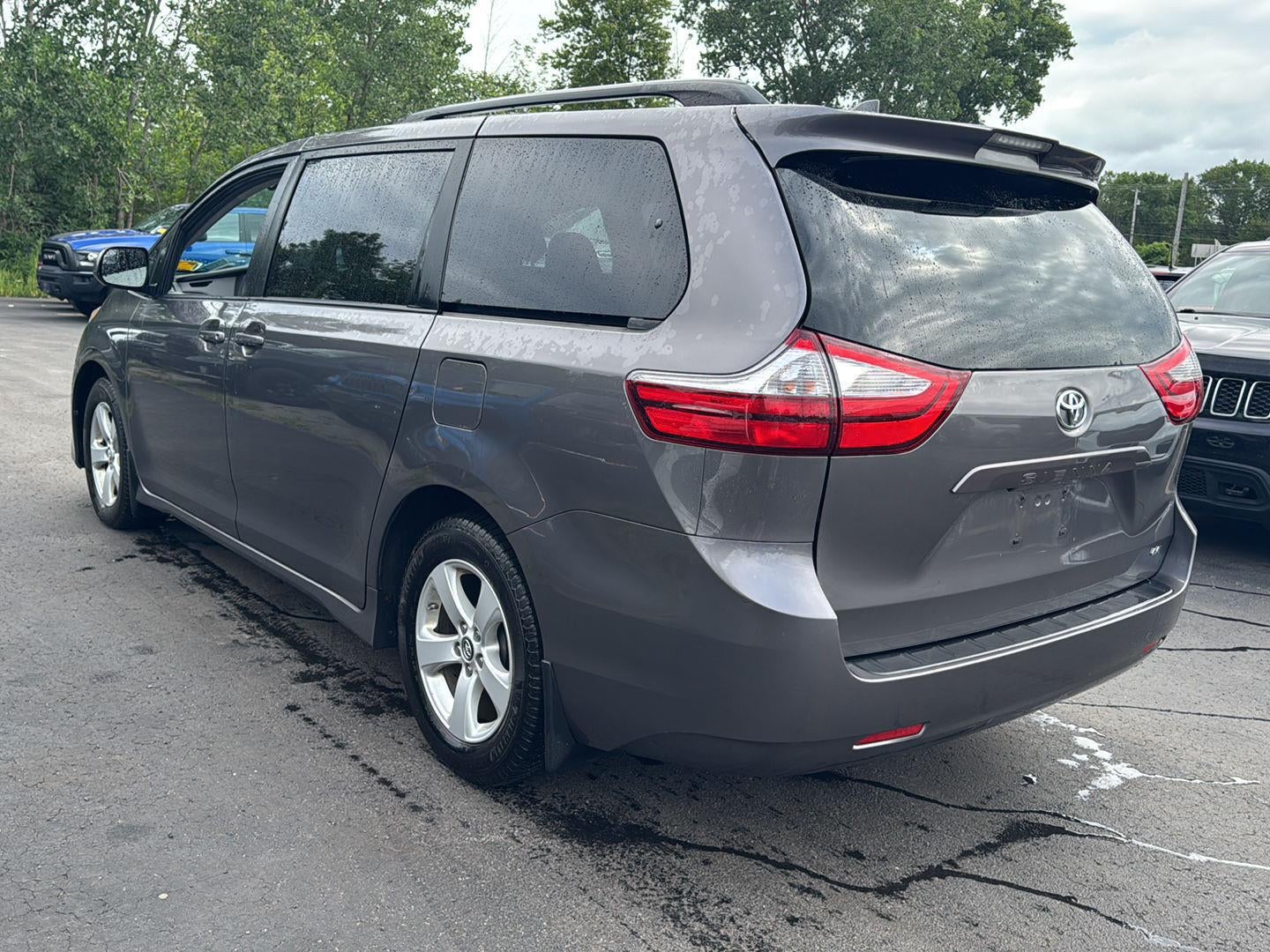 2018 Toyota Sienna LE