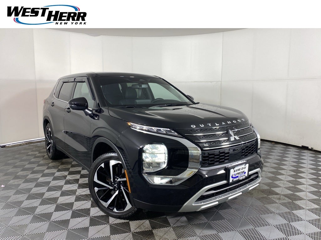 2024 Mitsubishi Outlander Base