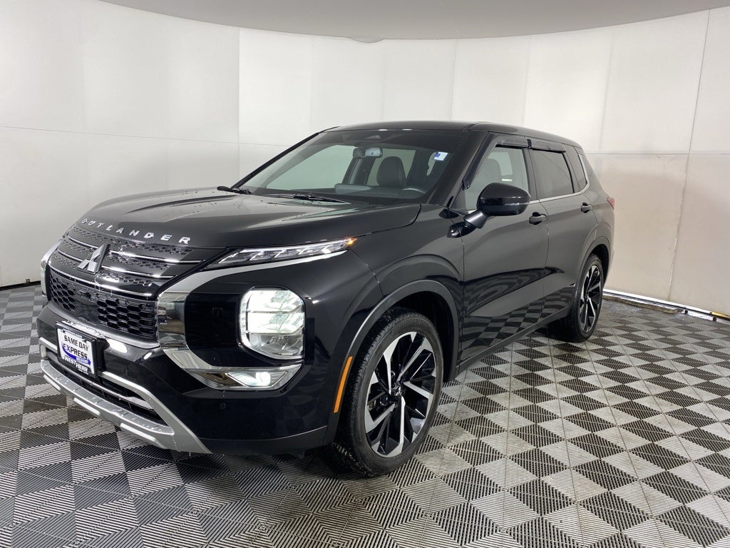 2024 Mitsubishi Outlander Base