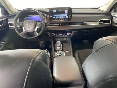 2024 Mitsubishi Outlander Base