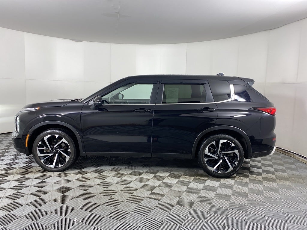 2024 Mitsubishi Outlander Base