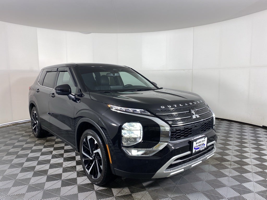 2024 Mitsubishi Outlander Base