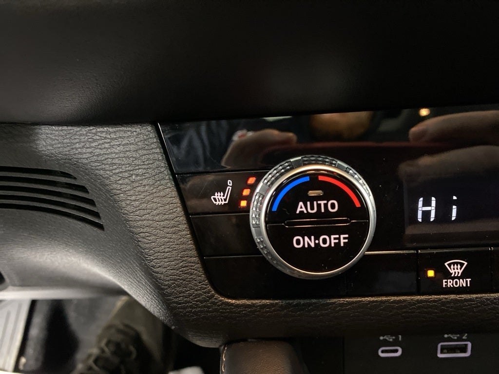 2024 Mitsubishi Outlander Base