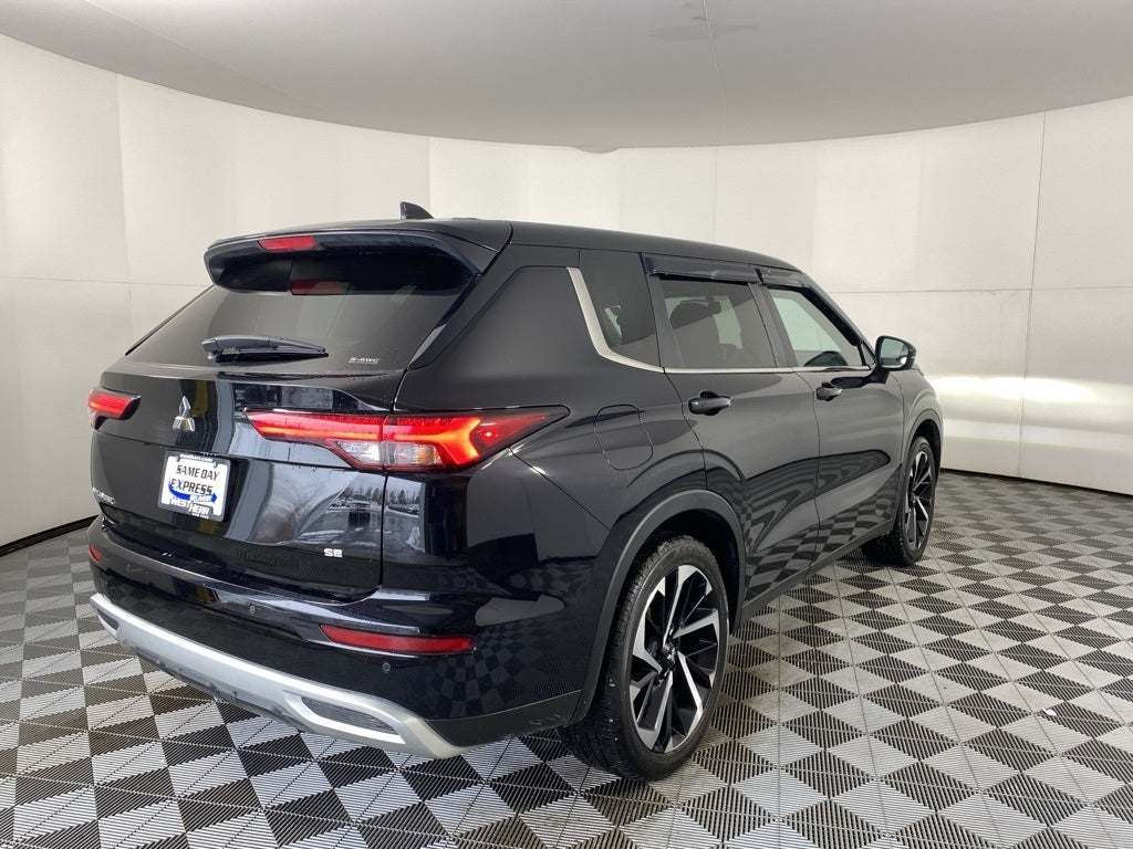 2024 Mitsubishi Outlander Base