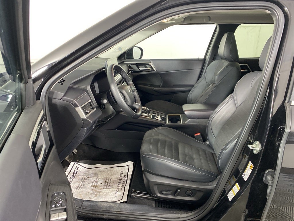 2024 Mitsubishi Outlander Base