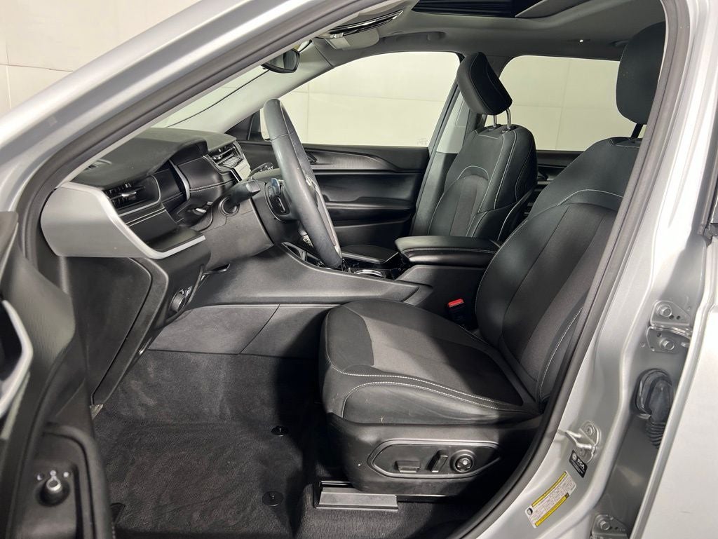 2023 Jeep Grand Cherokee L Laredo