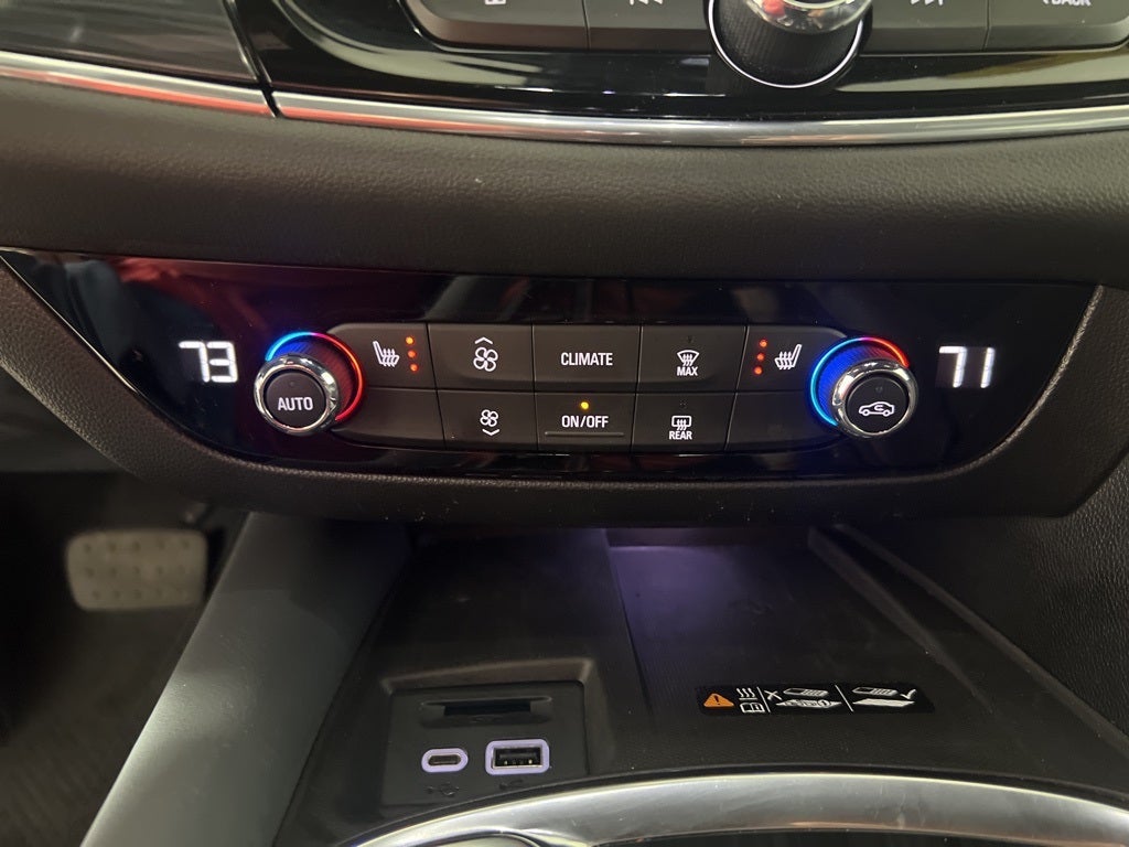 2024 Buick Enclave Essence