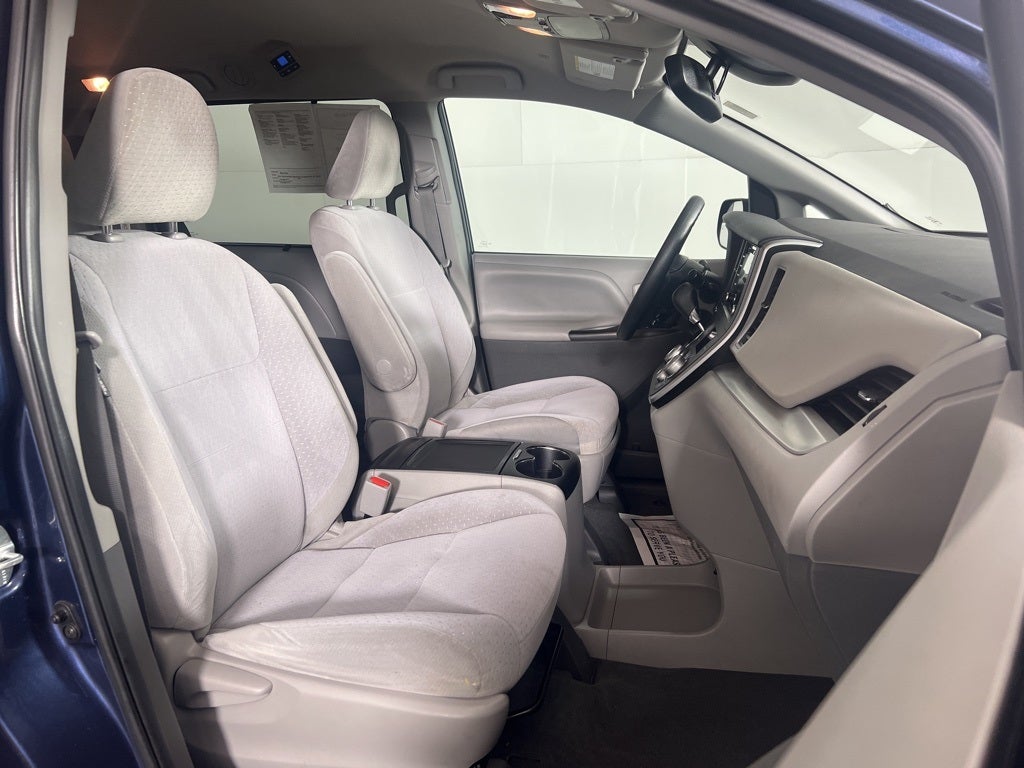 2020 Toyota Sienna LE 8 Passenger