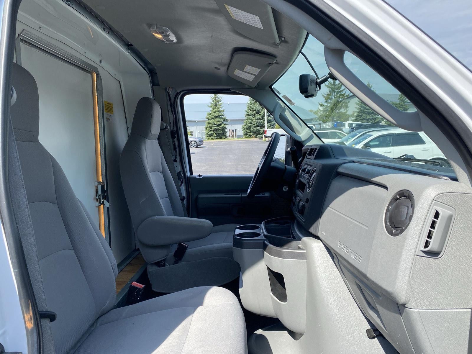 2025 Ford E-Series Cutaway Base