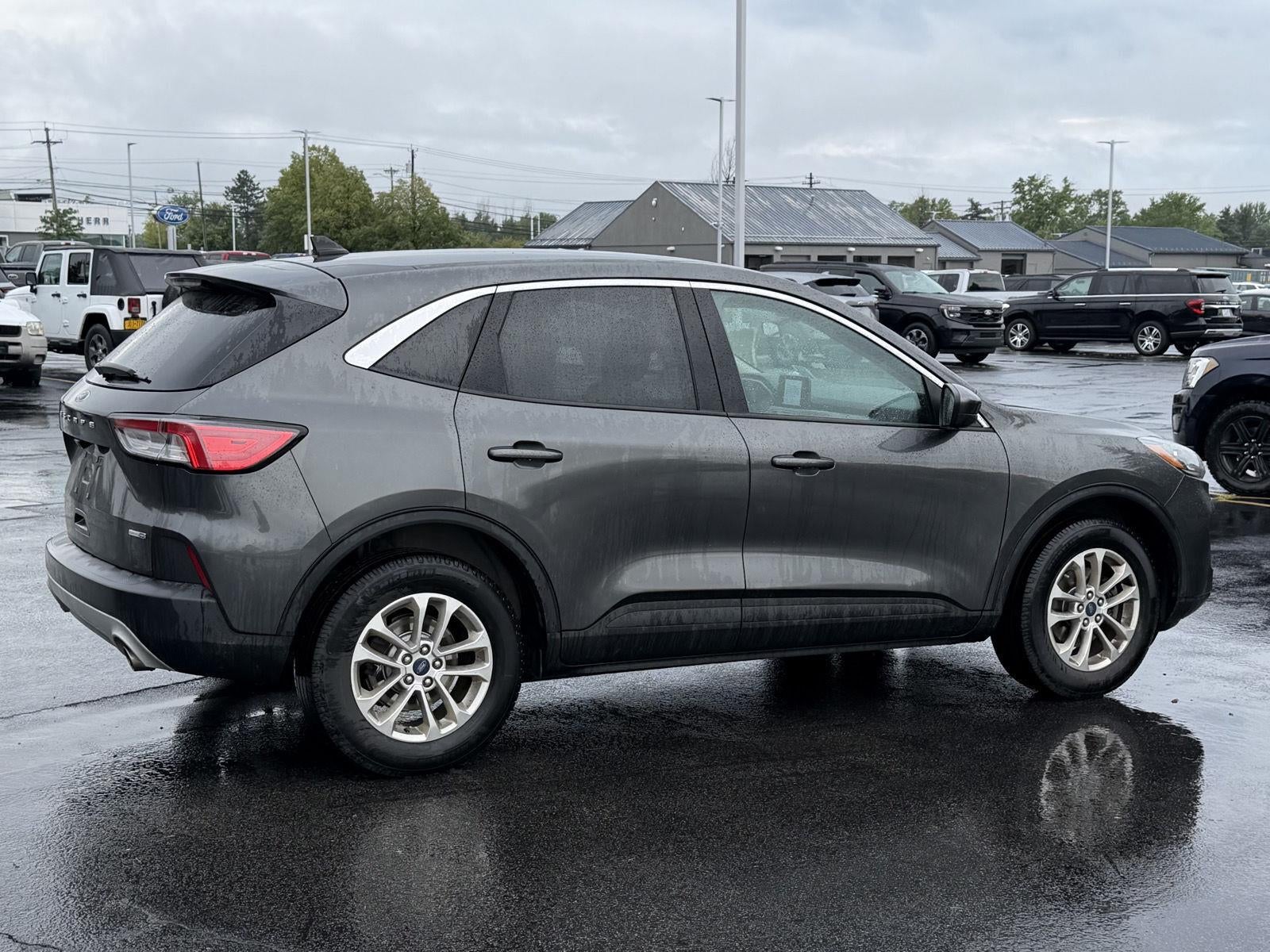 2020 Ford Escape SE