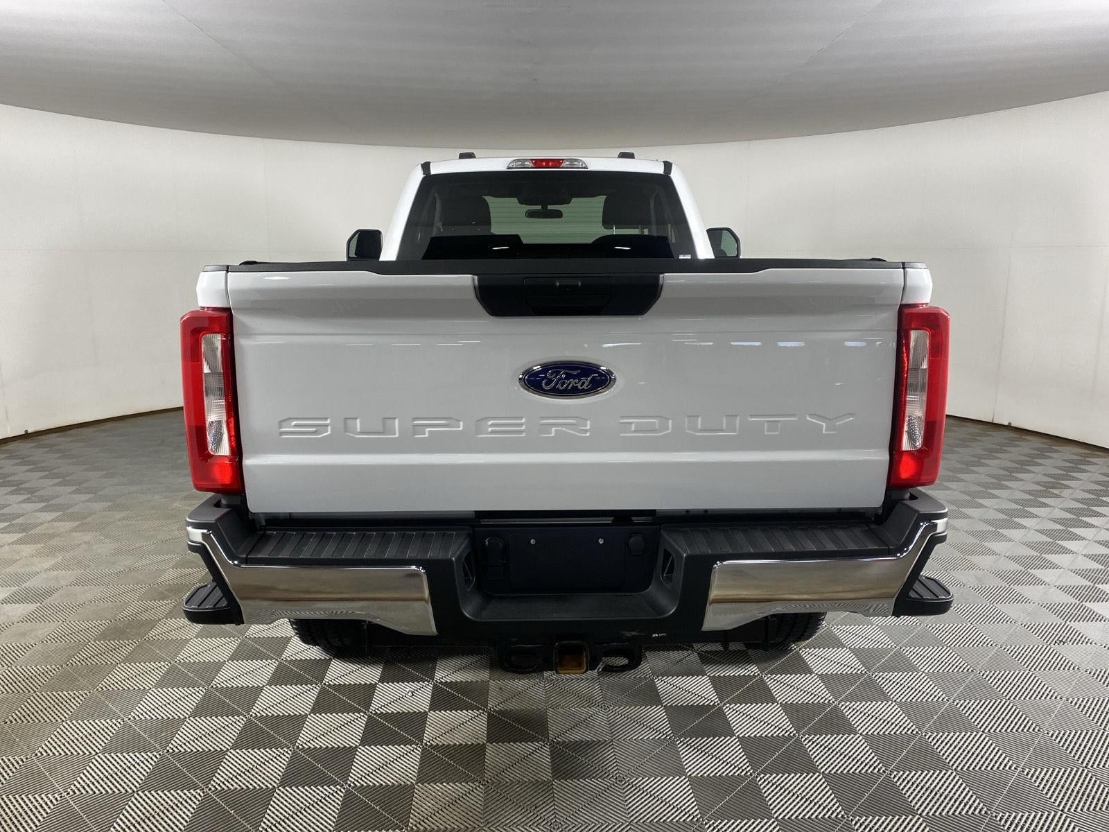 2025 Ford Super Duty F-350 XLT