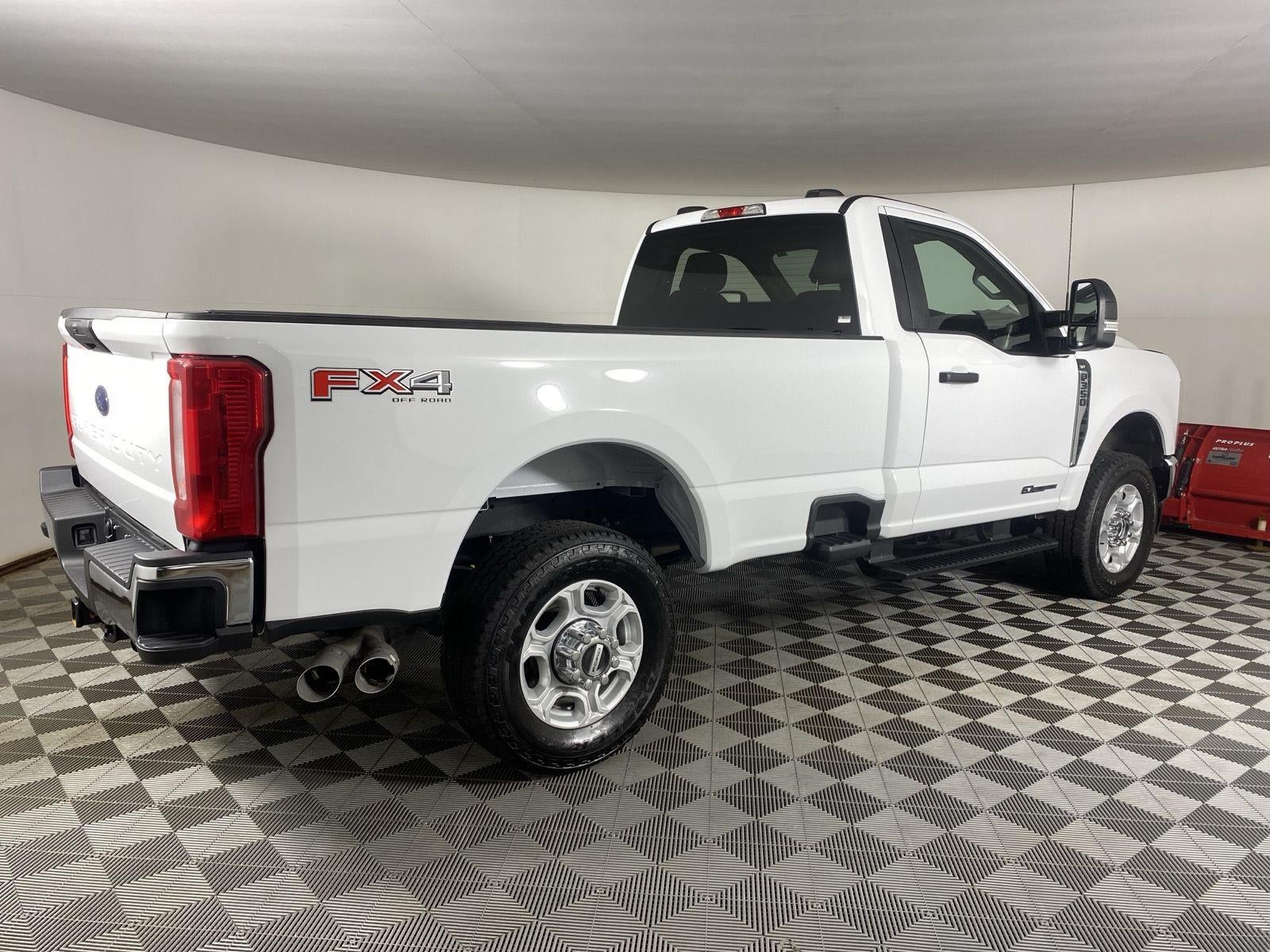 2025 Ford Super Duty F-350 XLT