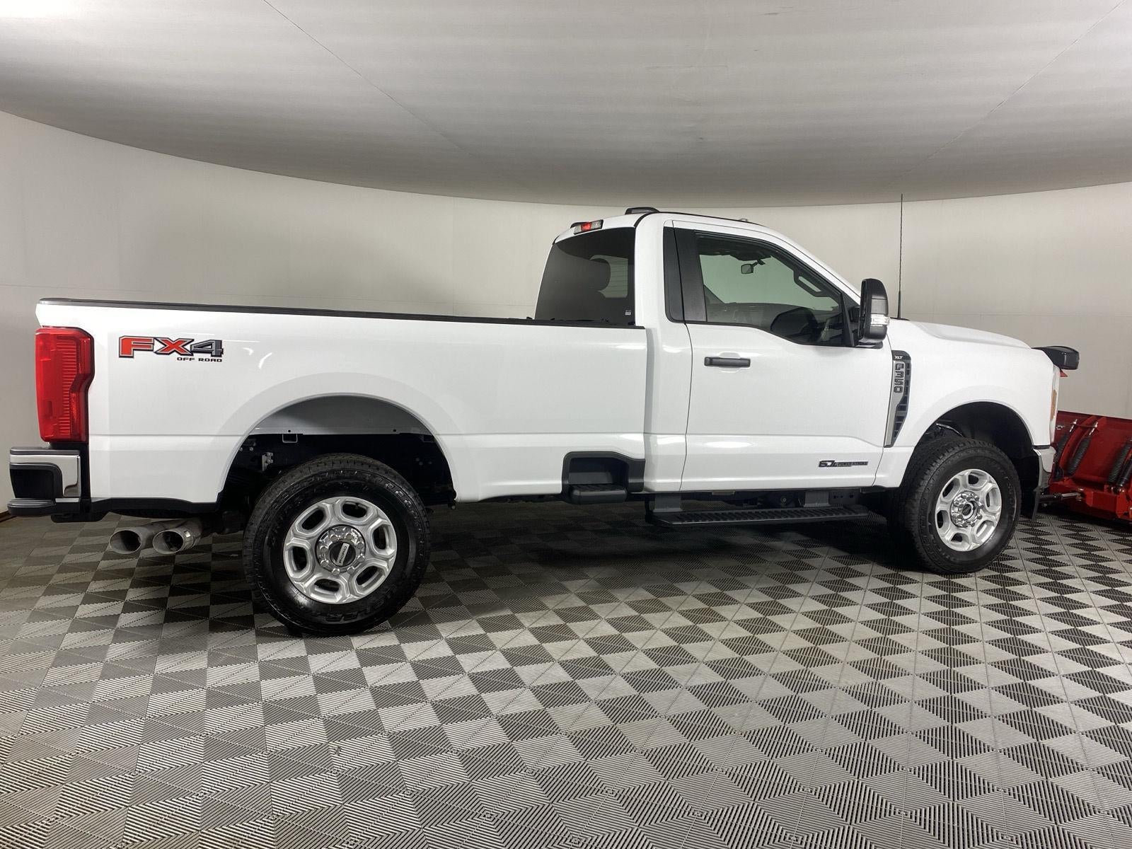 2025 Ford Super Duty F-350 XLT