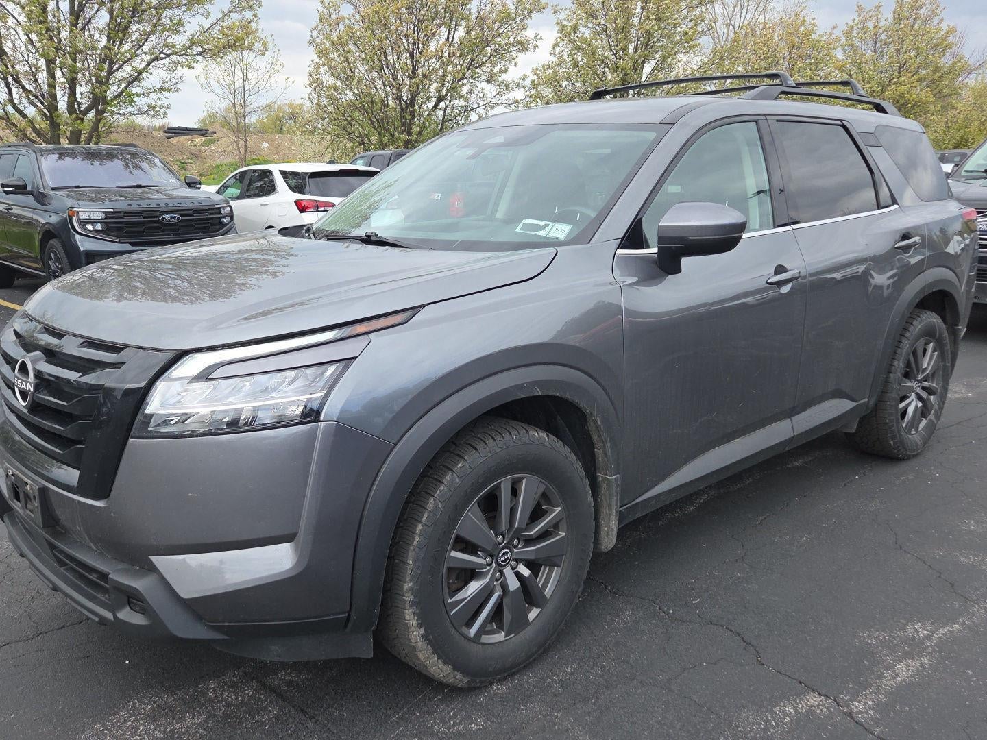 2022 Nissan Pathfinder SV