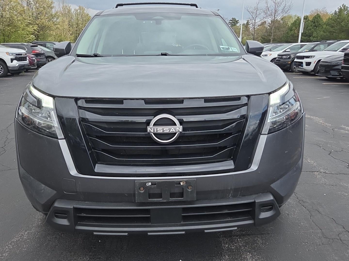 2022 Nissan Pathfinder SV