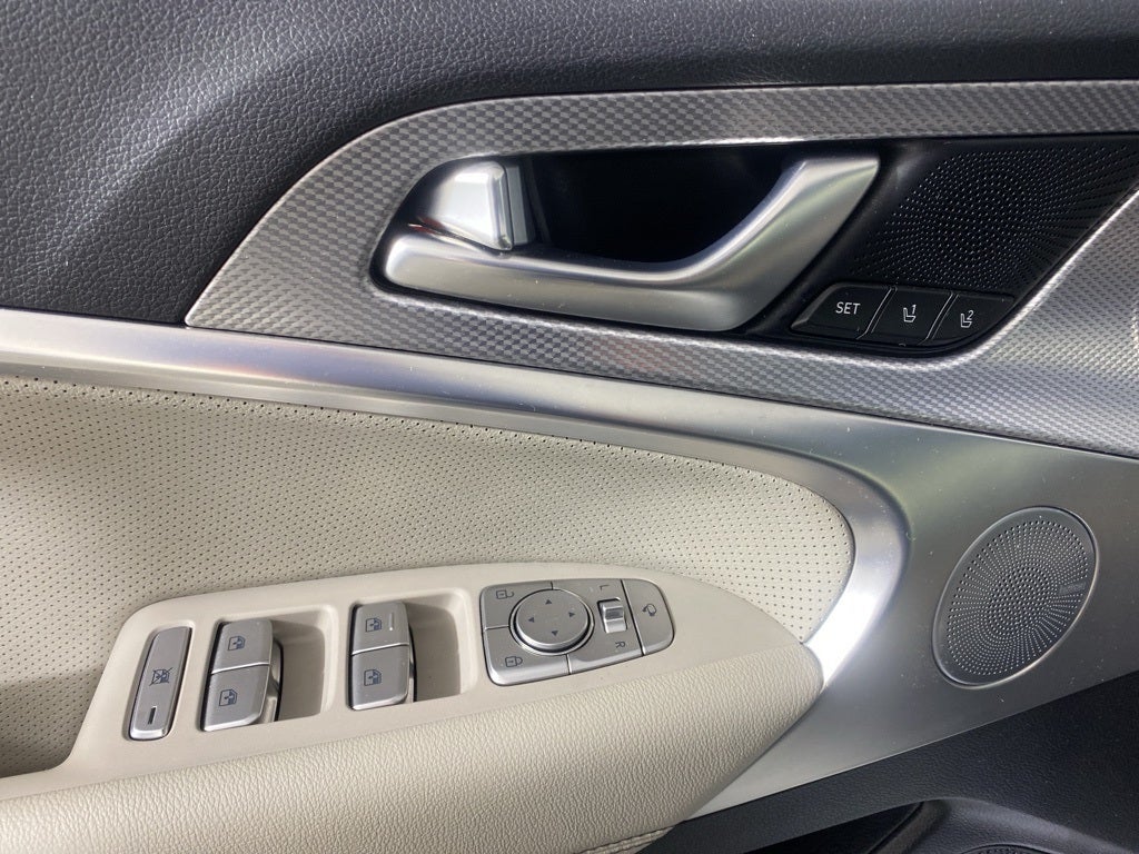 2022 Genesis G70 2.0T