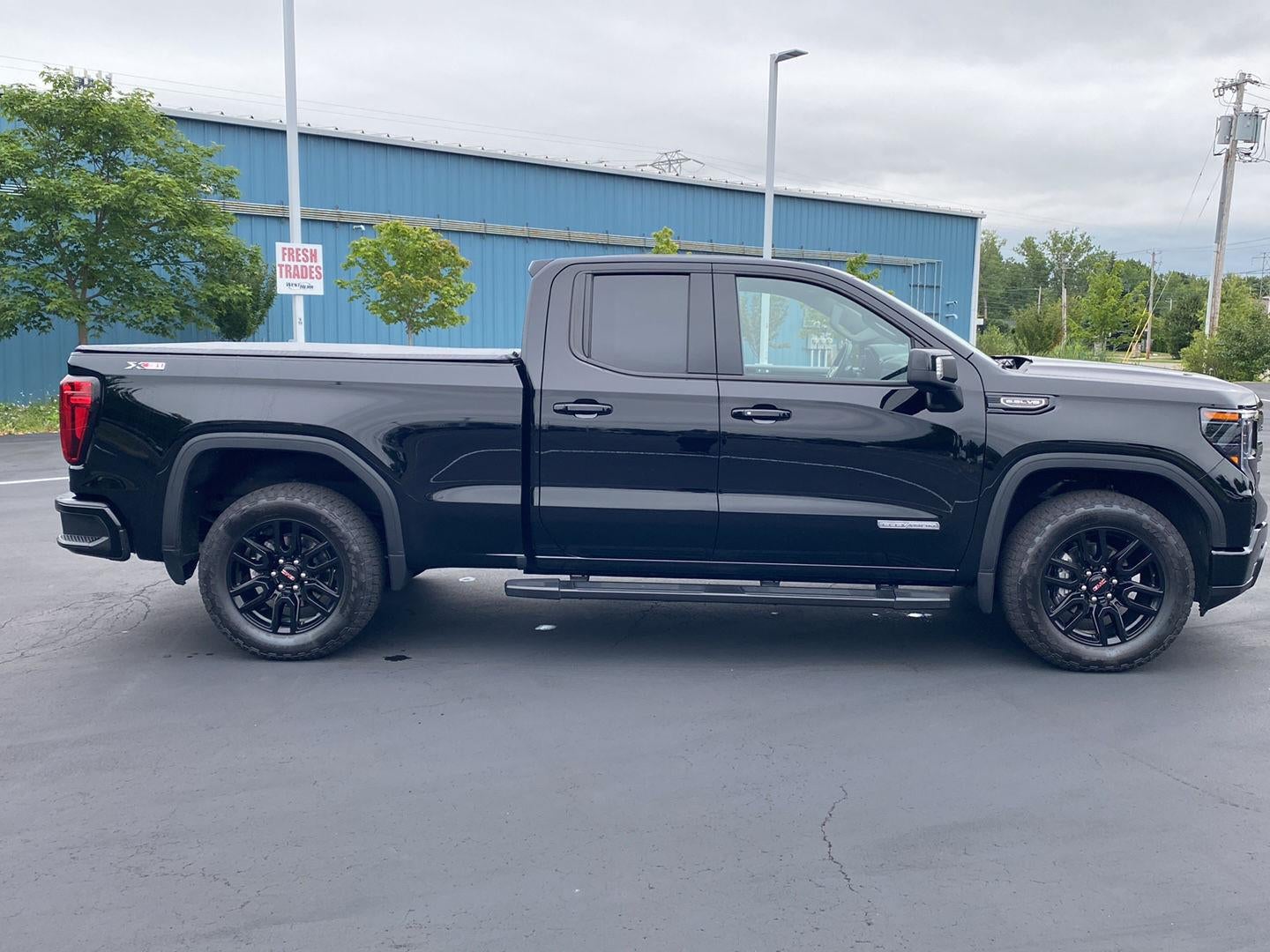 2025 GMC Sierra 1500 Elevation