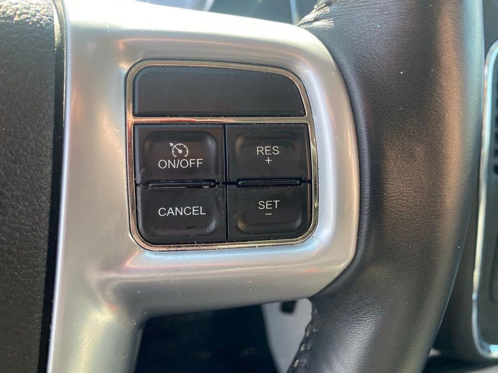 2013 Chrysler Town & Country Touring