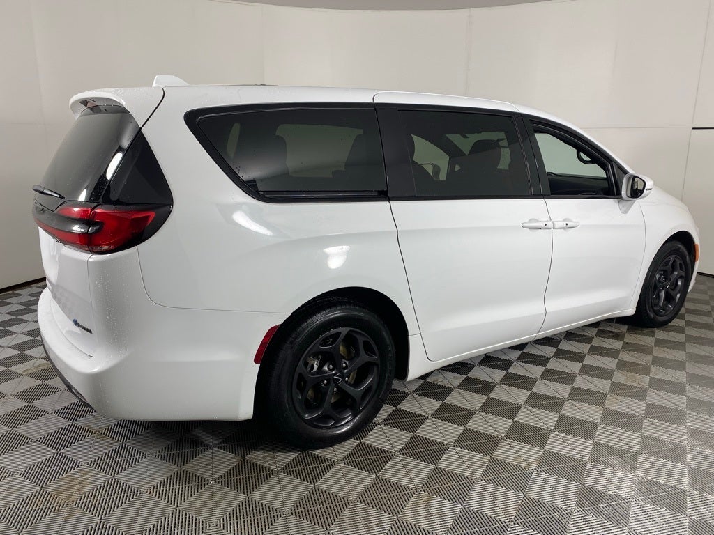 2022 Chrysler Pacifica Hybrid Touring L