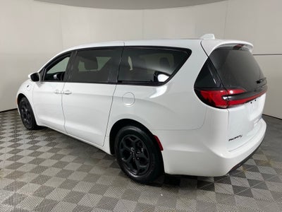 2022 Chrysler Pacifica Hybrid Touring L
