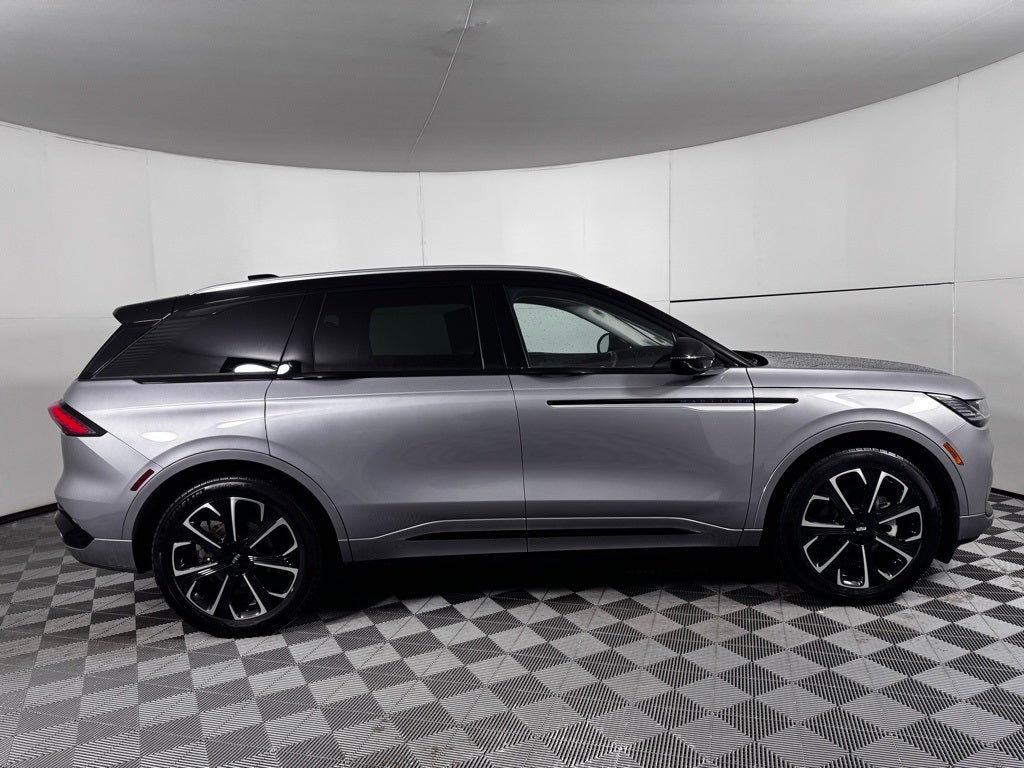 2025 Lincoln Nautilus Reserve