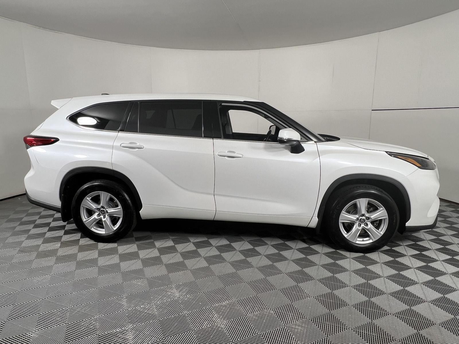 2022 Toyota Highlander LE