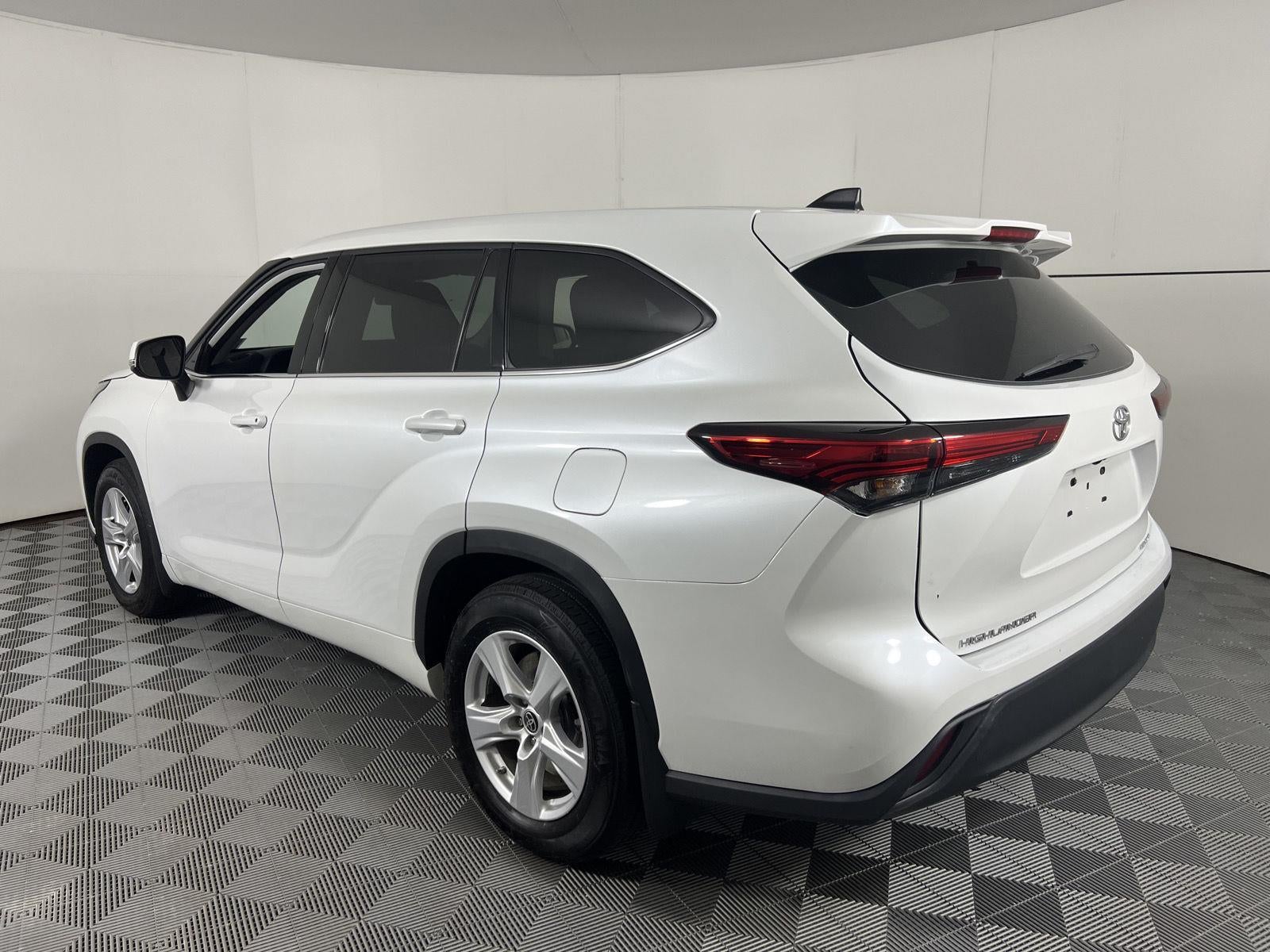 2022 Toyota Highlander LE