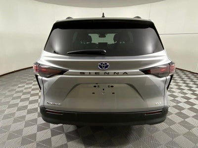 2025 Toyota Sienna XLE