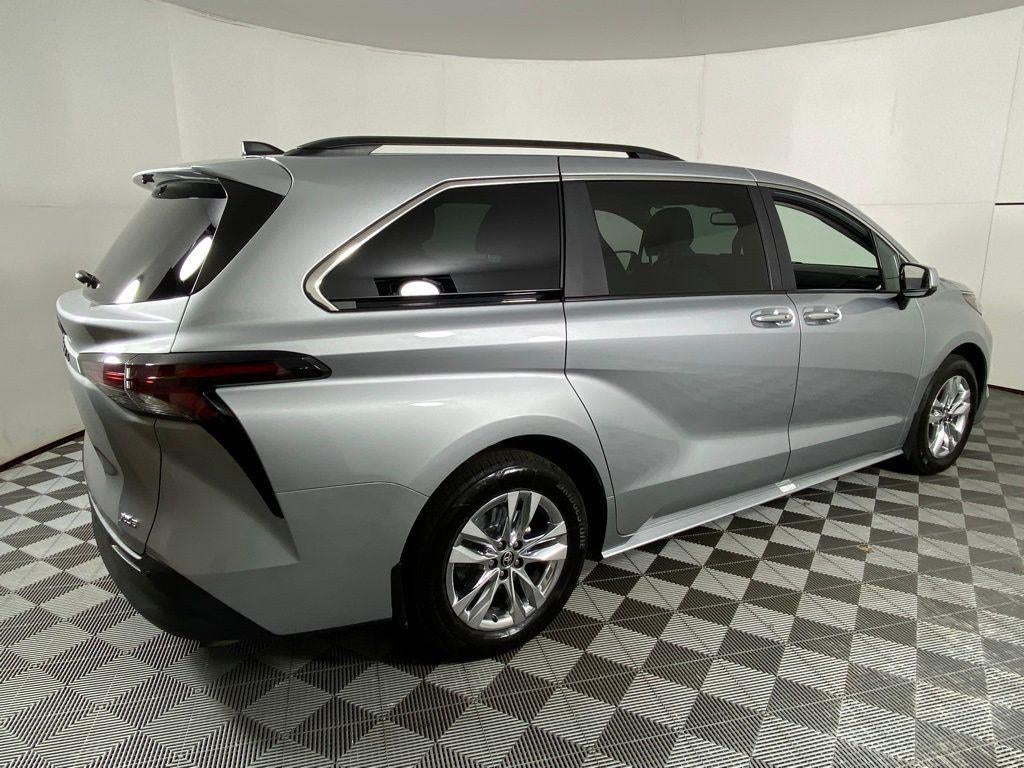 2025 Toyota Sienna XLE