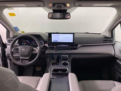 2025 Toyota Sienna XLE