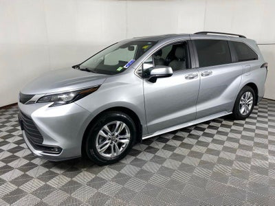2025 Toyota Sienna XLE