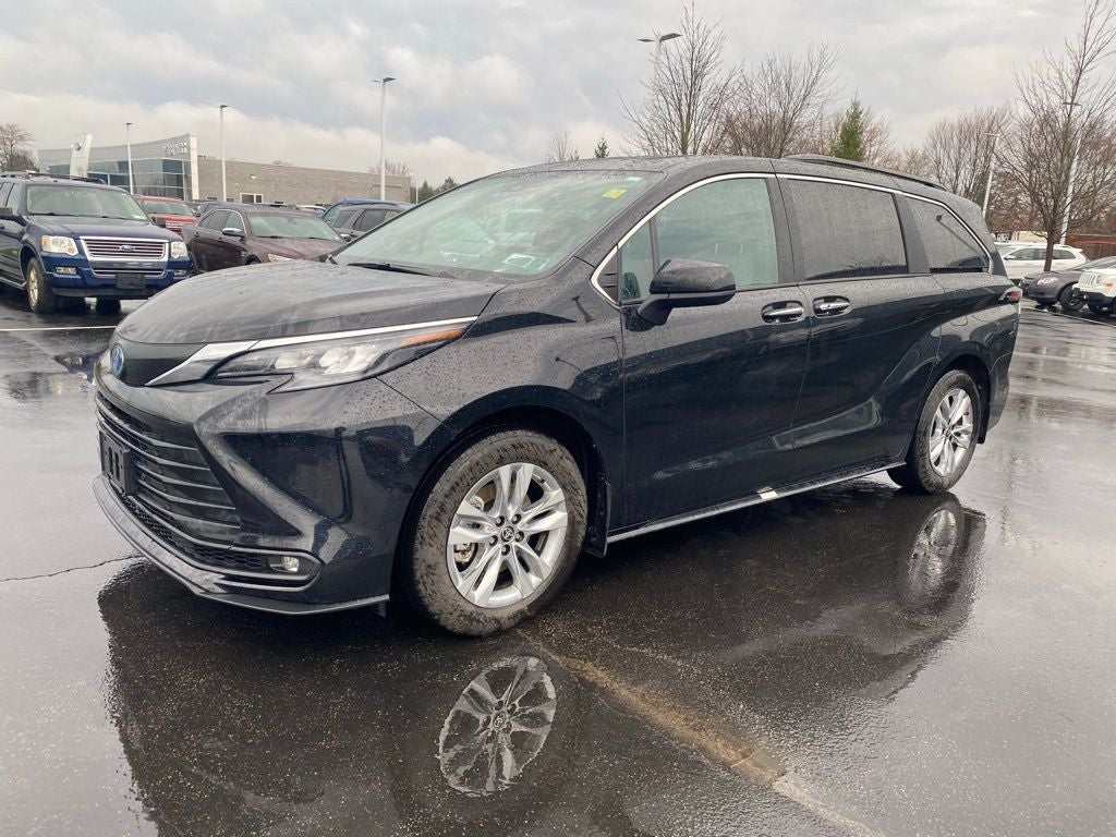 2025 Toyota Sienna XLE 7 Passenger