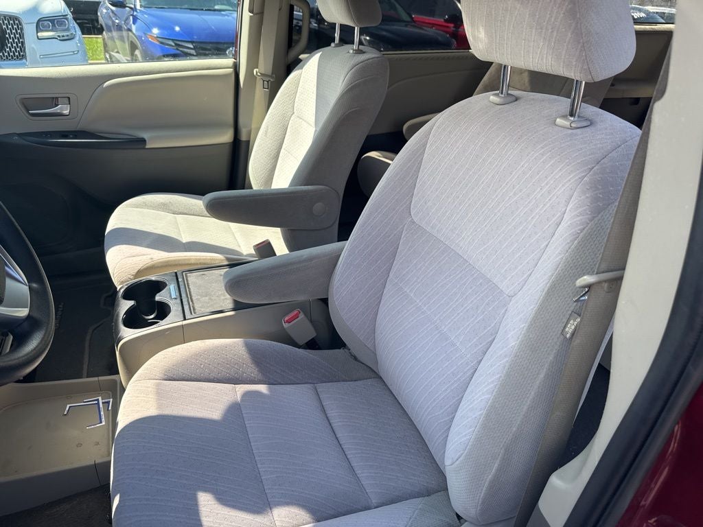 2020 Toyota Sienna LE 7 Passenger