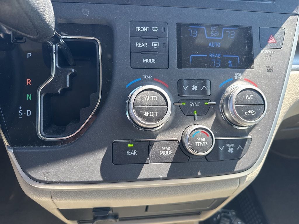 2020 Toyota Sienna LE 7 Passenger