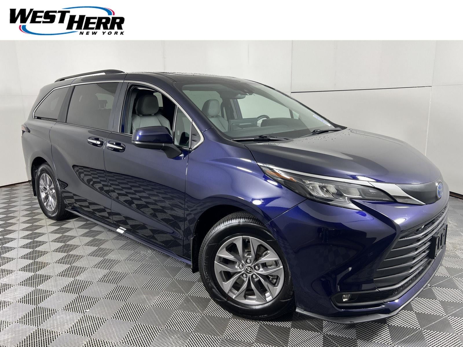 2025 Toyota Sienna XLE 7-Passenger