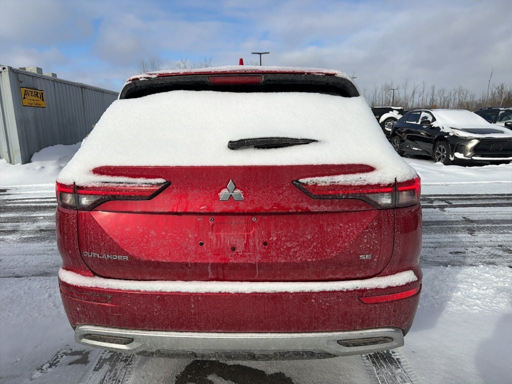 2022 Mitsubishi Outlander SE